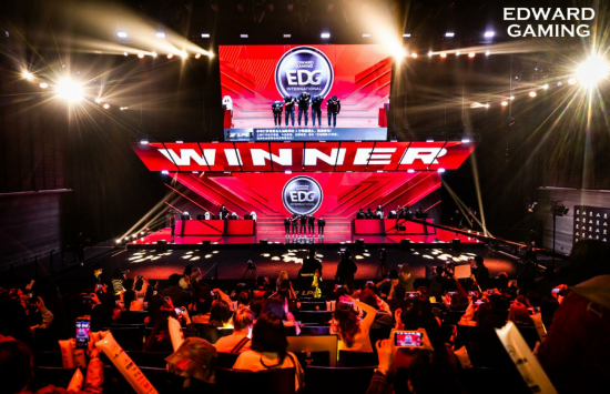 一加手机支持无畏契约手游165Hz高帧率体验