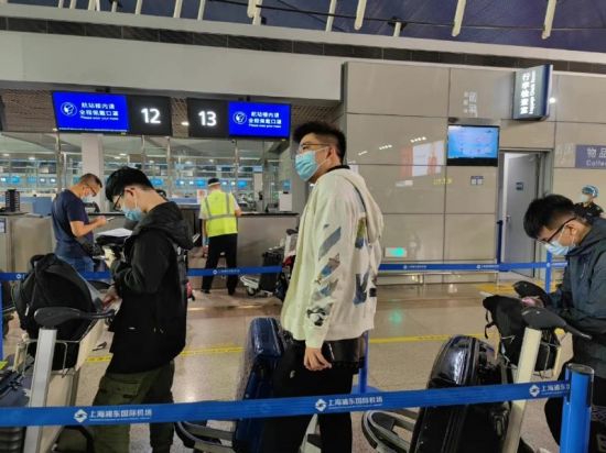 全新6.4升紧凑型主机配置评测与市场分析